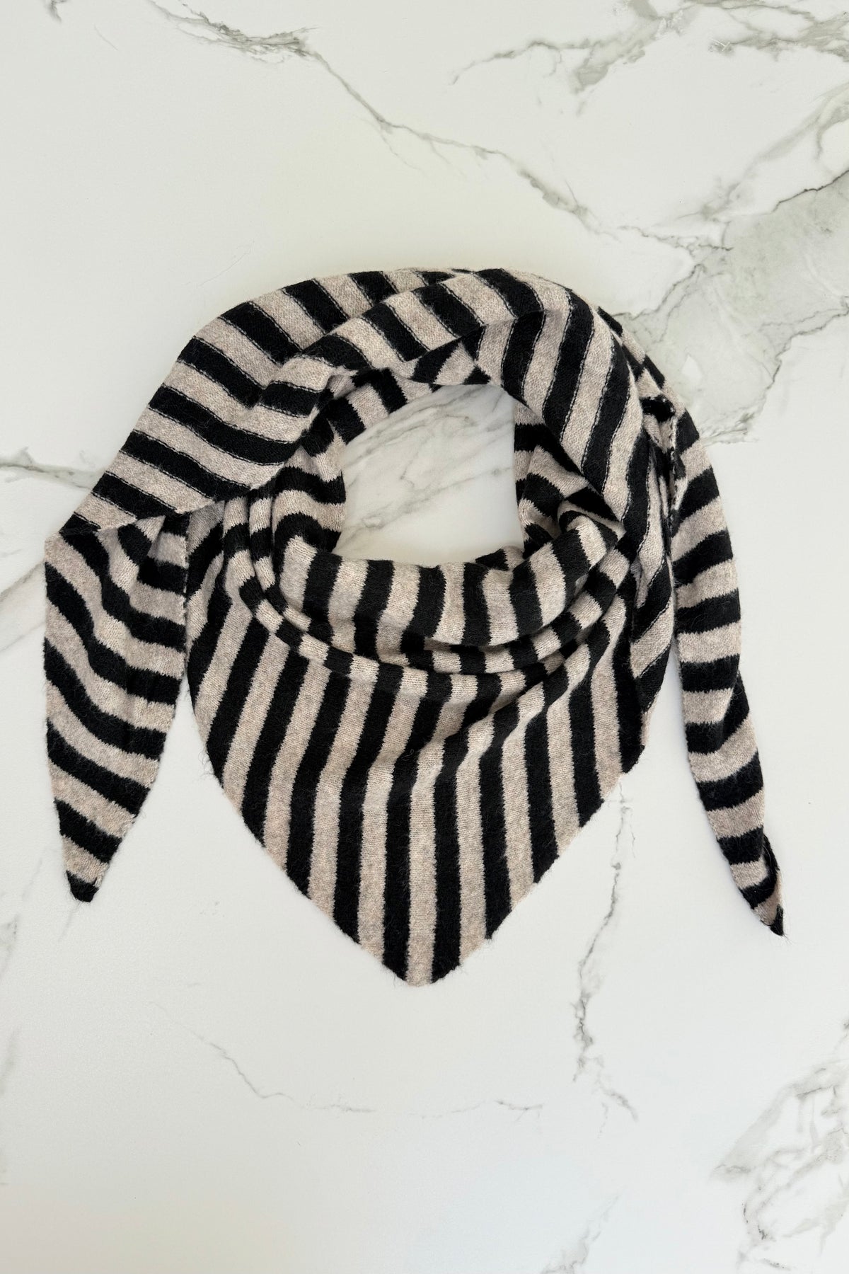 Nordic Stripe Triangel Scarf -Black/Taupe