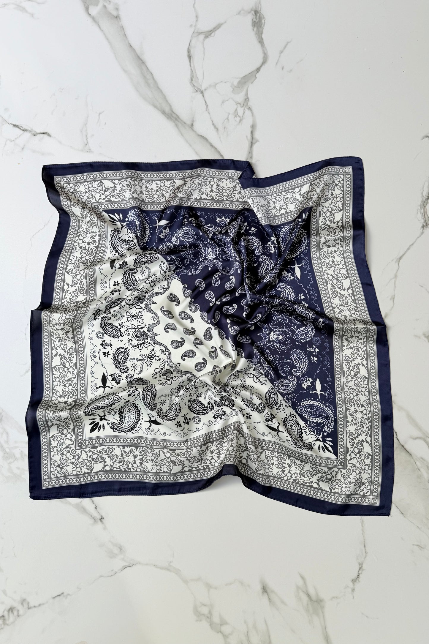 Vilja Scarf Paisley Navy/White