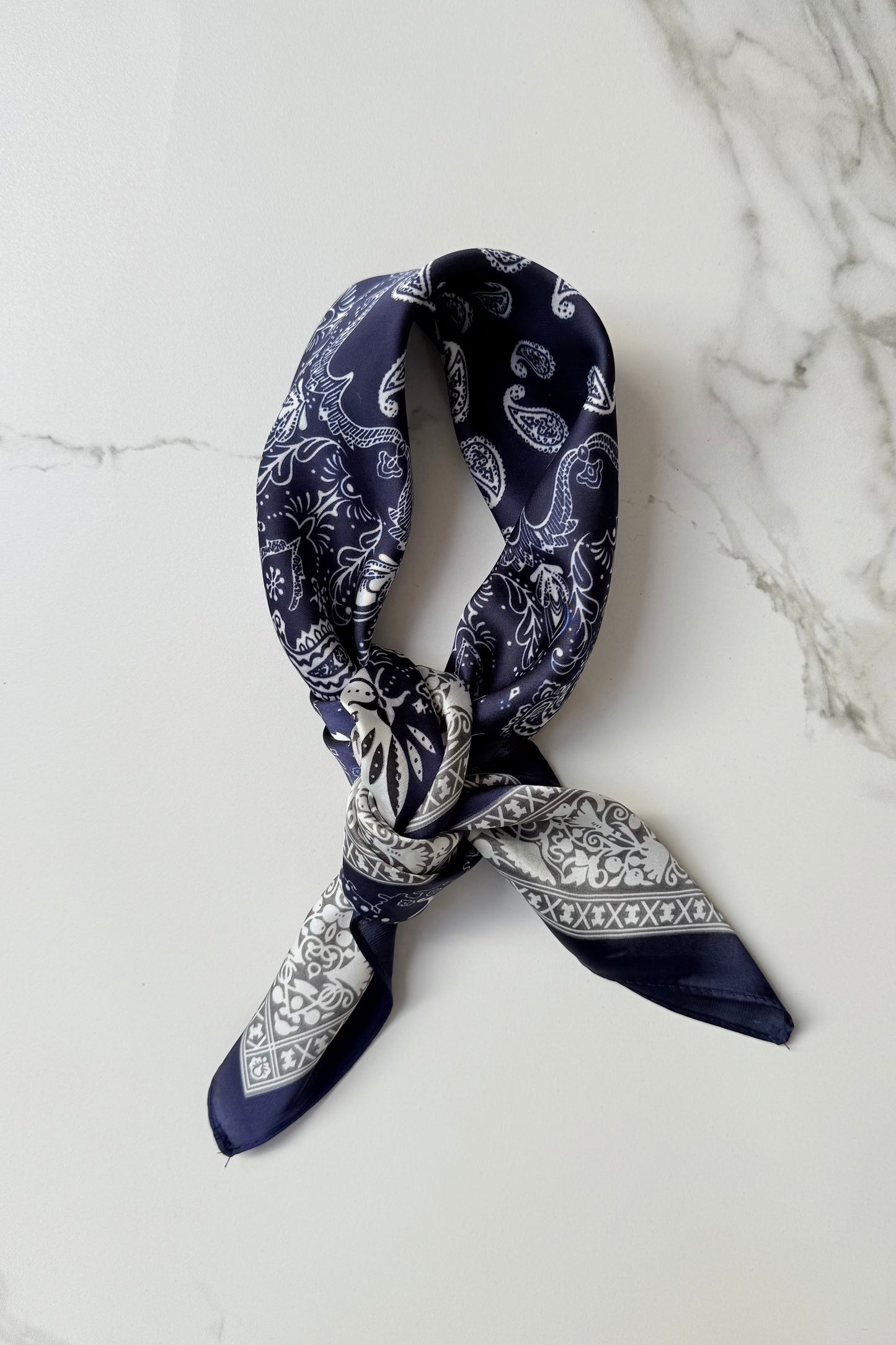 Vilja Scarf Paisley Navy/White
