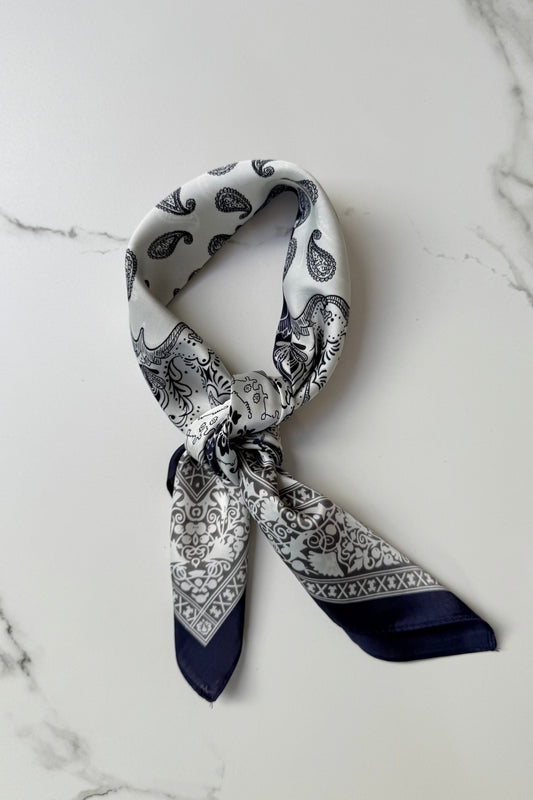 Vilja Scarf Paisley Navy/White - Øst London