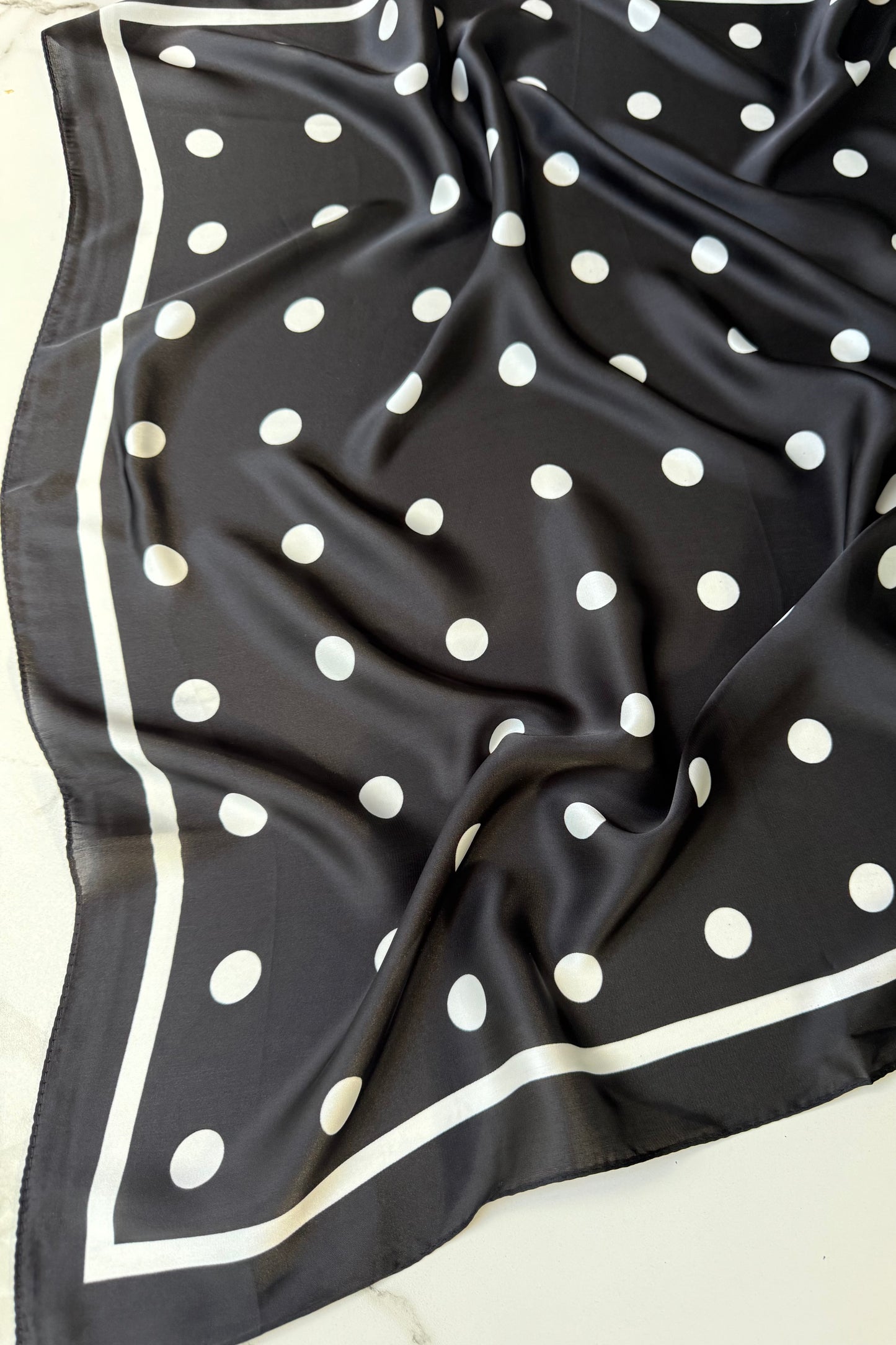 Vilja Scarf -Black Dot