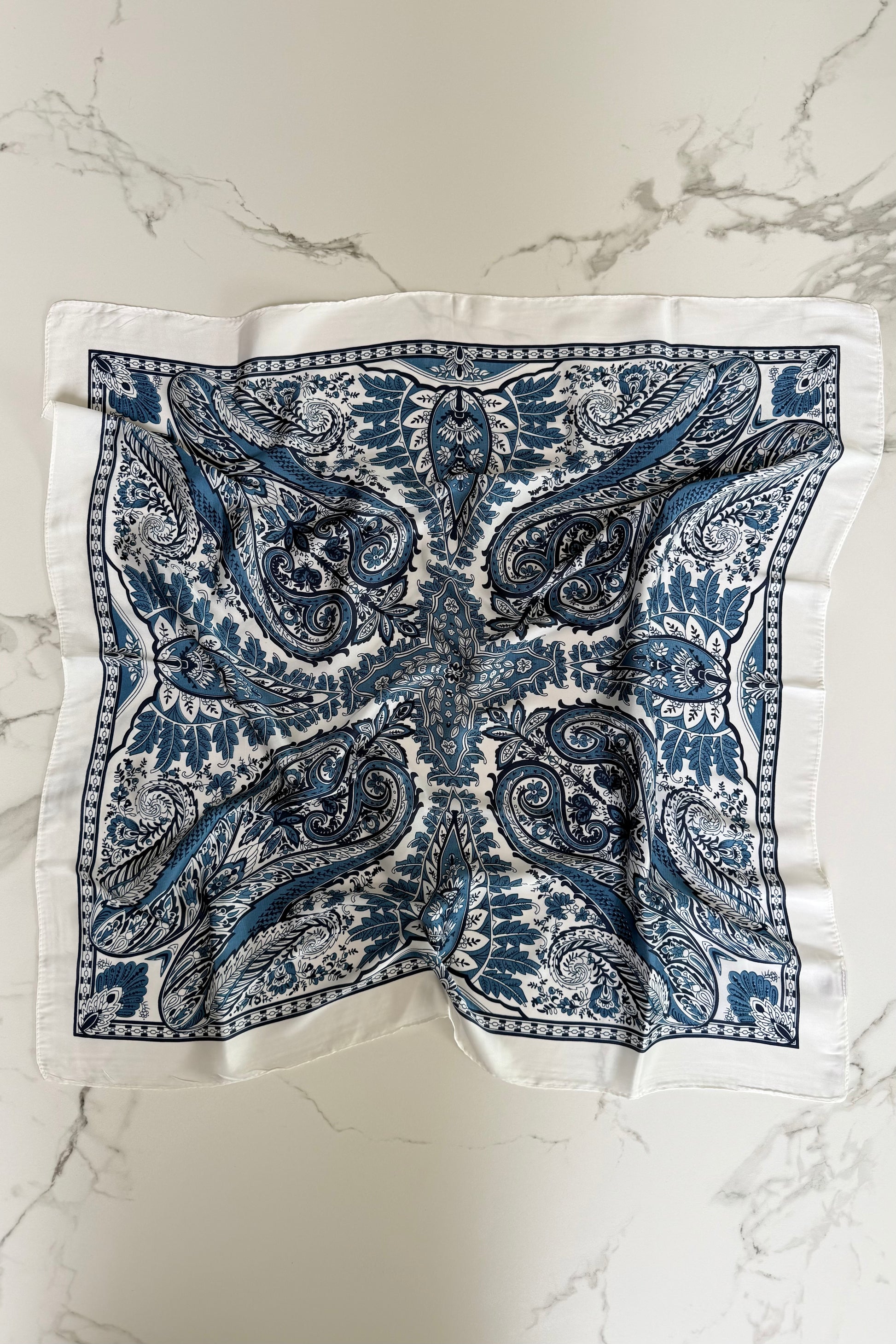 Vilja Silk Scarf -Blue Paisley - Øst London