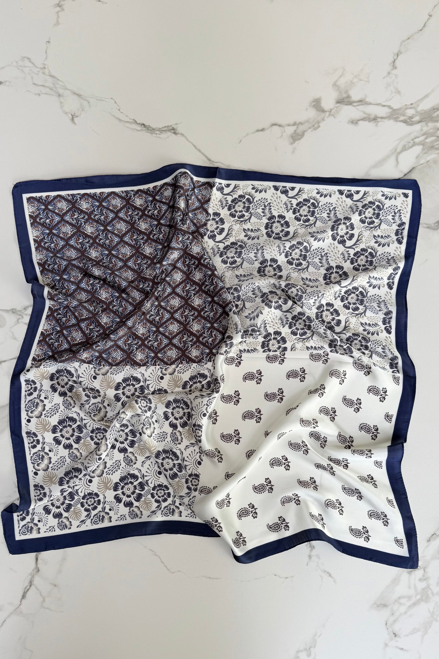 Vilja Silk Scarf -Flower Navy - Øst London