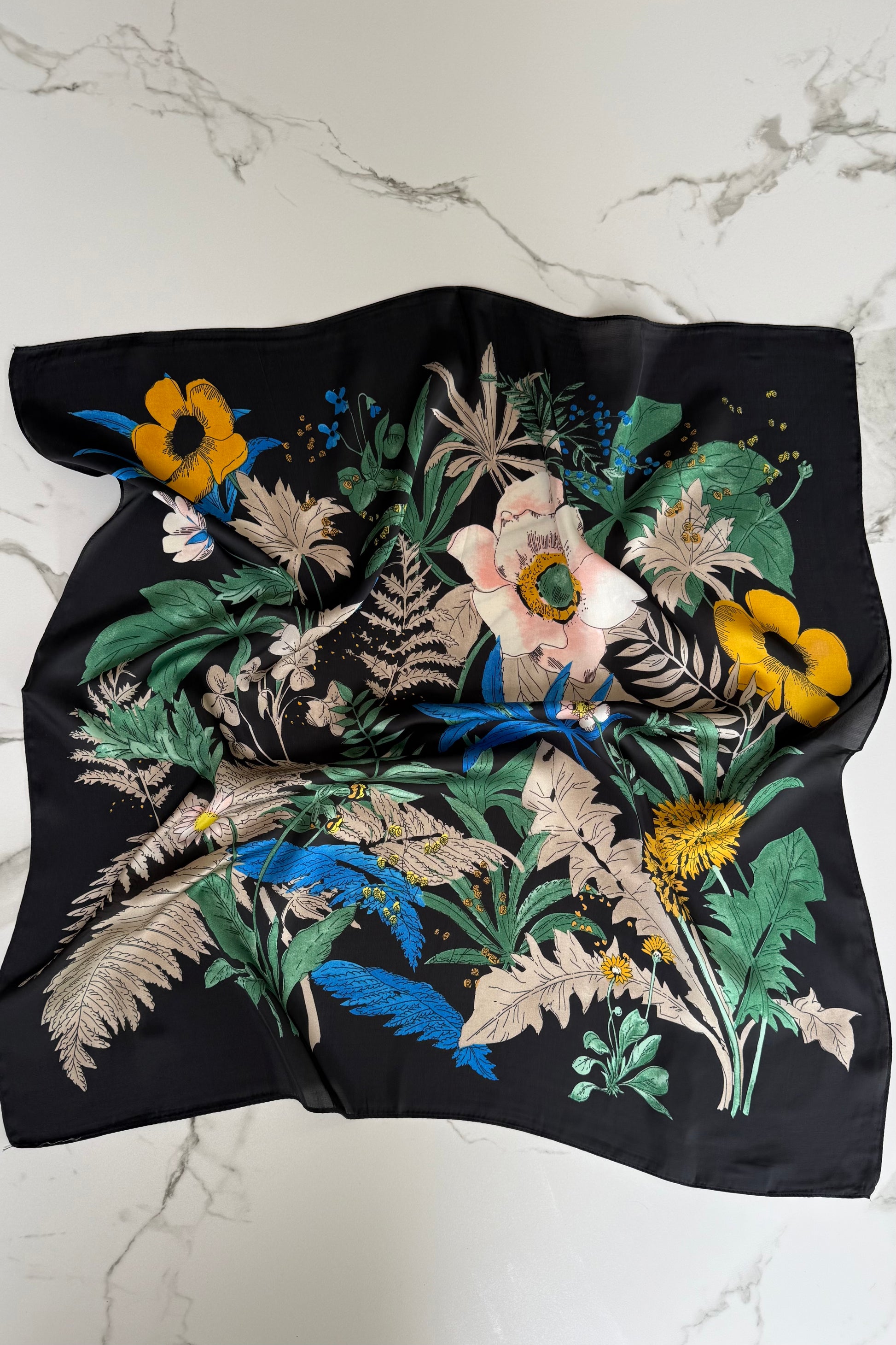 Vilja Silk Scarf -Flower Black - Øst London