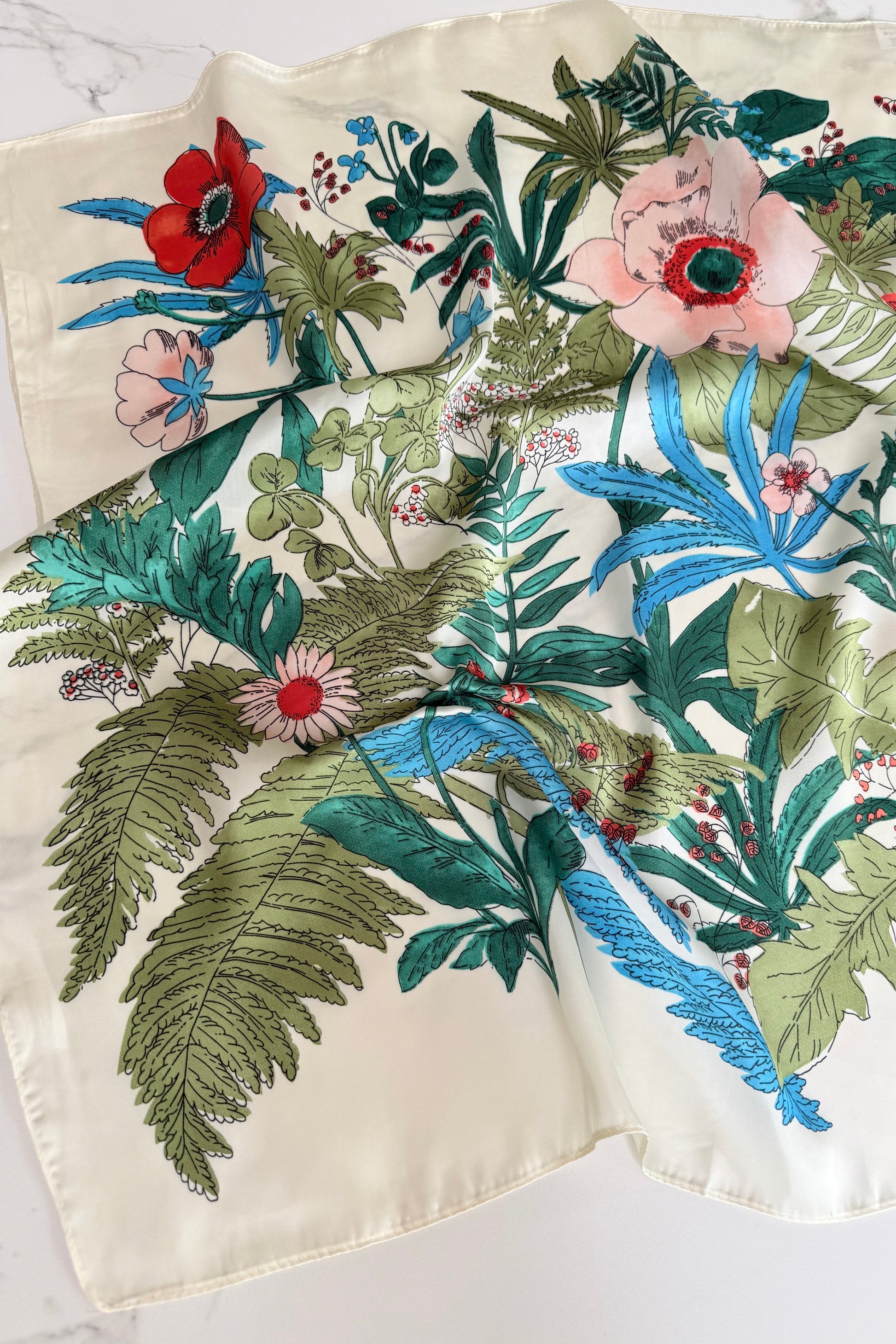 Vilja Silk Scarf -Flower Cream - Øst London