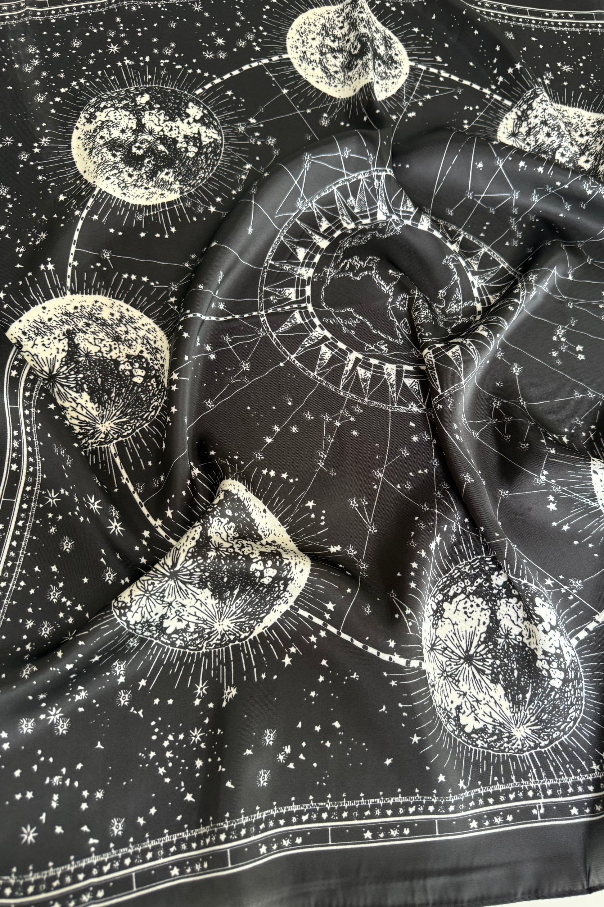 Vilja Silk Scarf -Astrology Black - Øst London