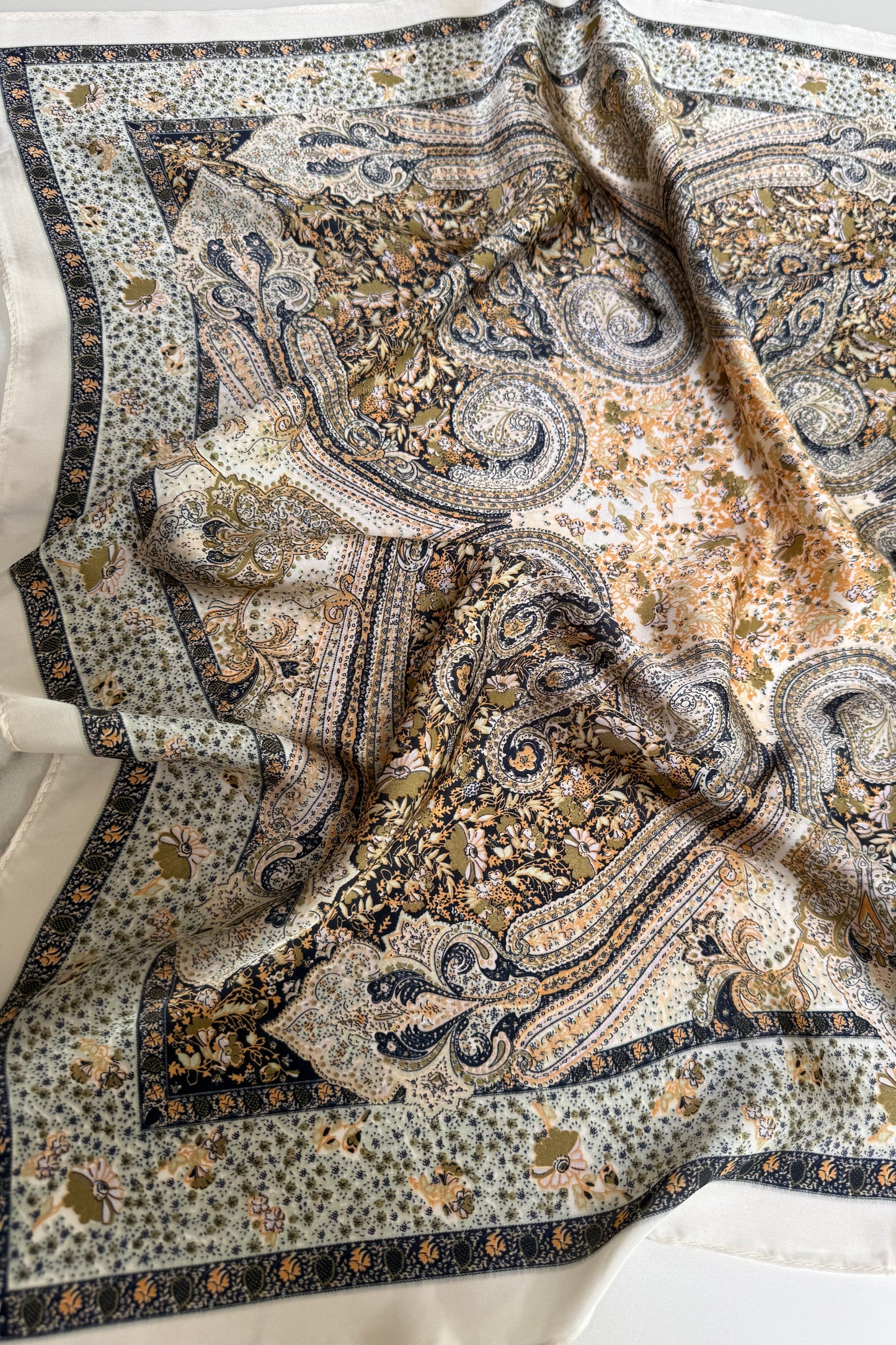 Vilja Silk Scarf -Paisley Taupe - Øst London