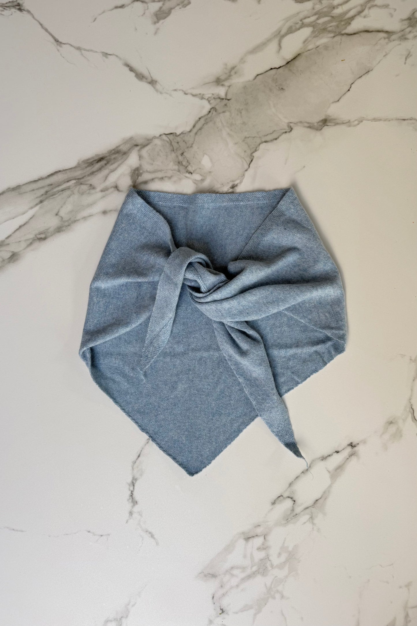 Dina Cashmere Triangle Scarf  -Dusty Blue - Øst London