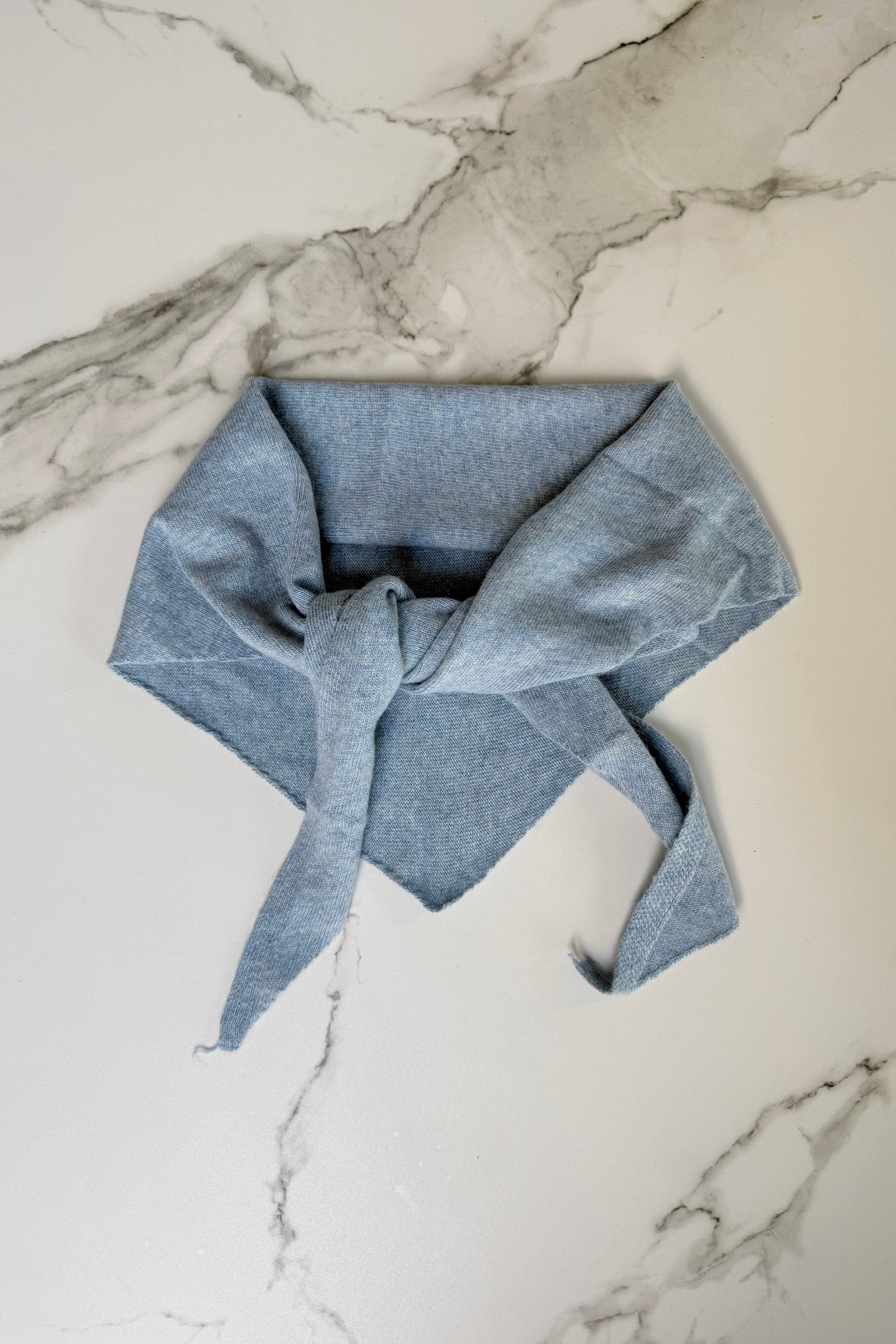 Dina Cashmere Triangle Scarf  -Dusty Blue - Øst London