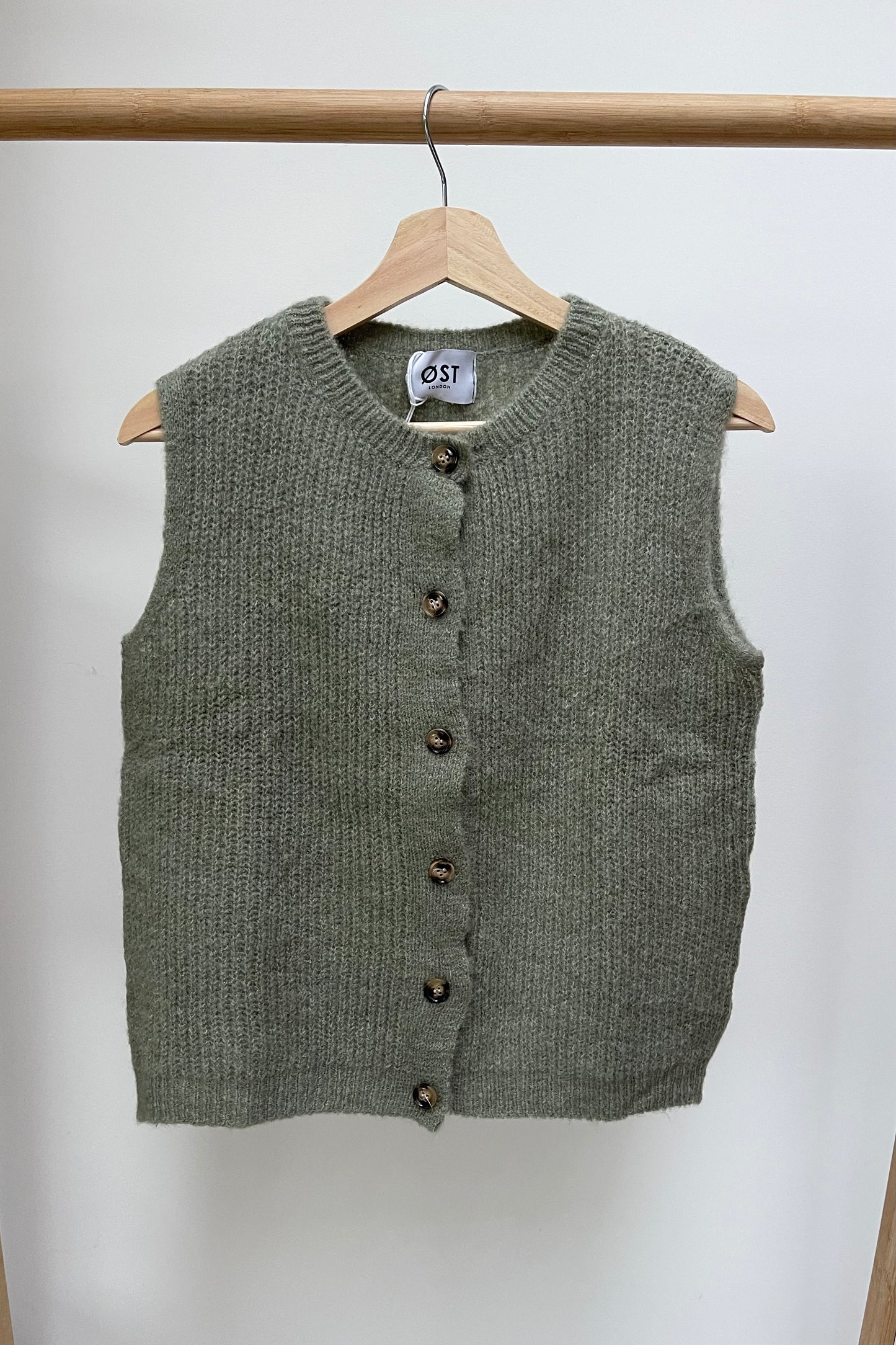 Wool waistcoat buttons round neck Green