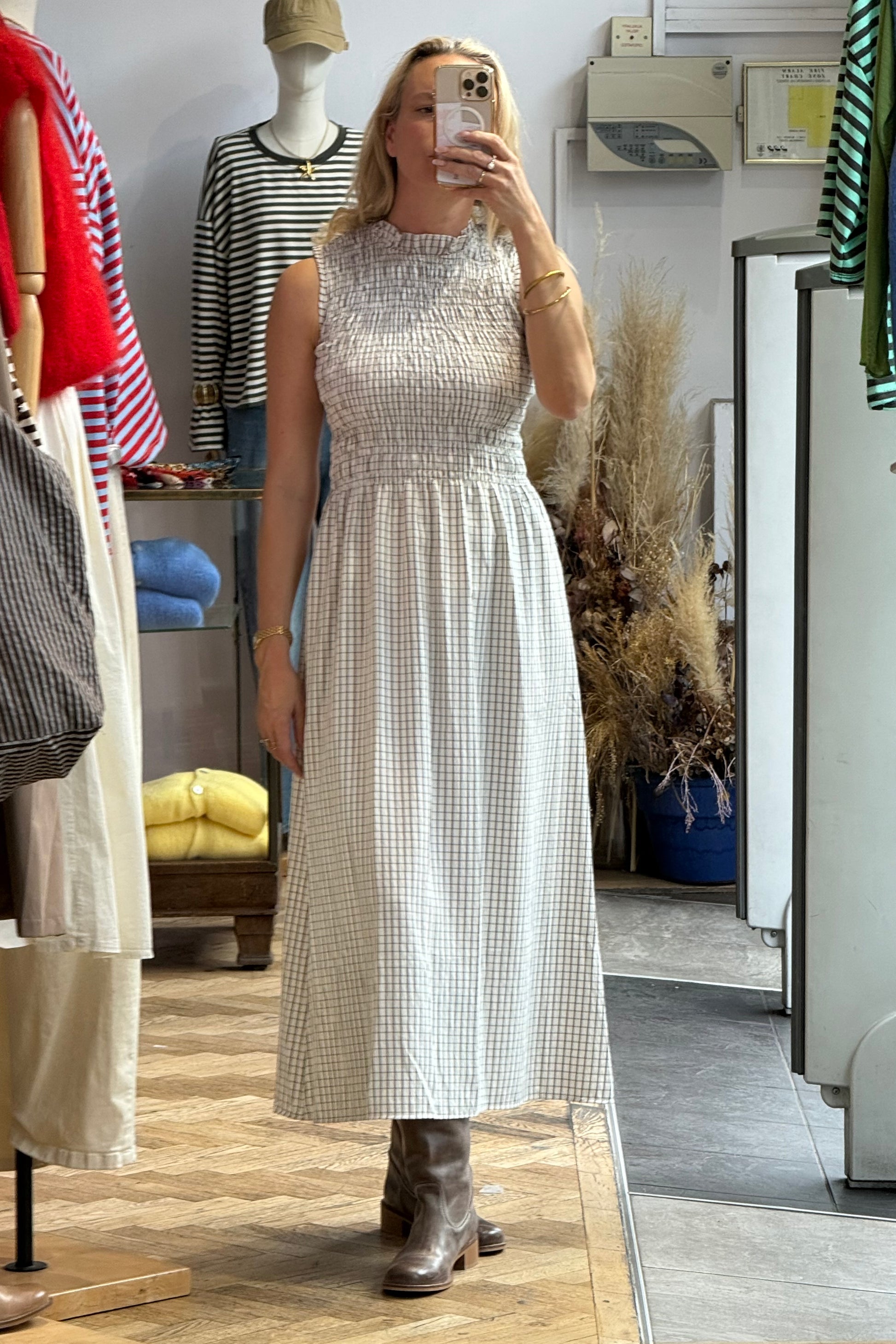 Leonora Smocked Dress -White - Øst London