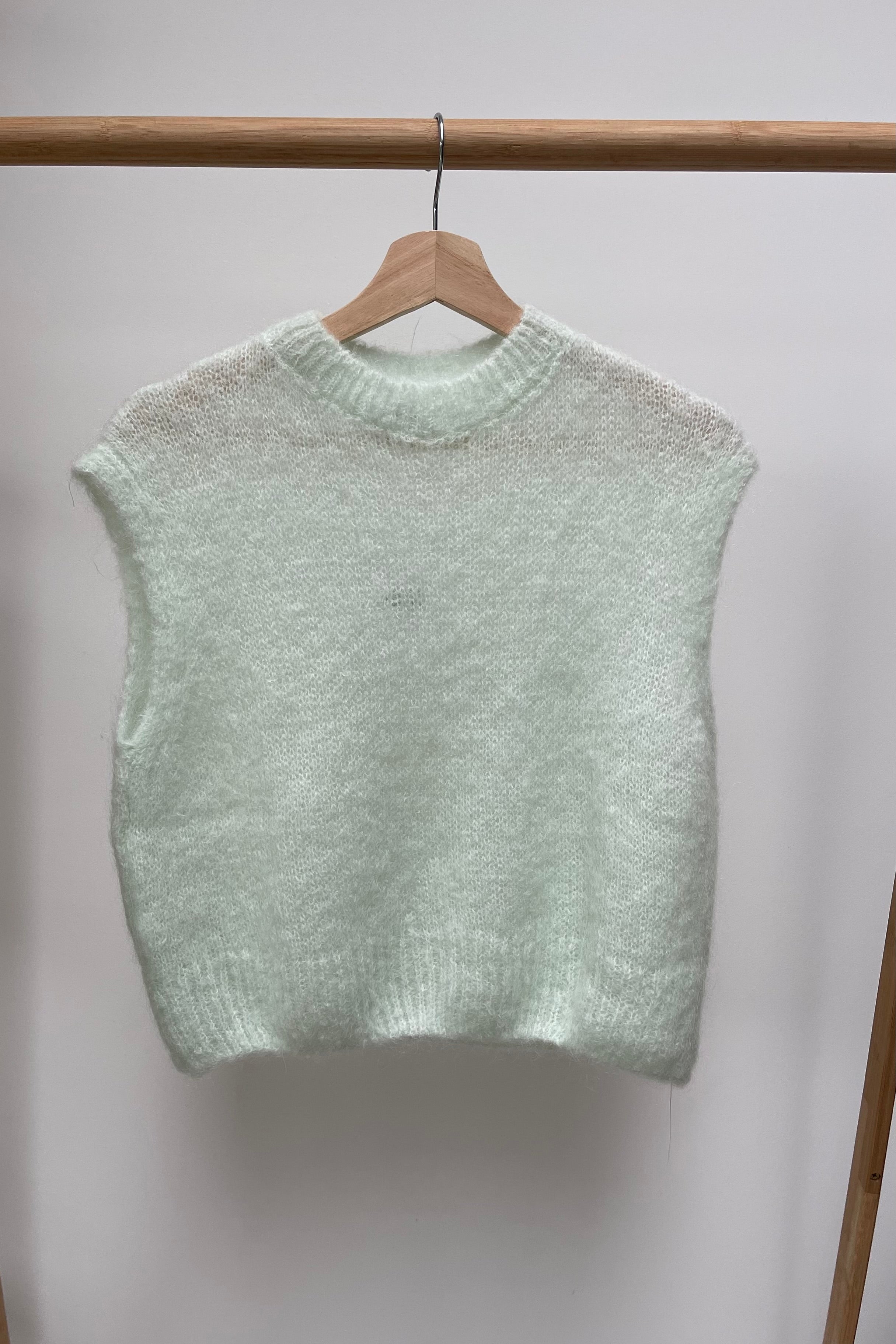 MONOHA Mohair warap sleevelessSleeveless mohair sweater