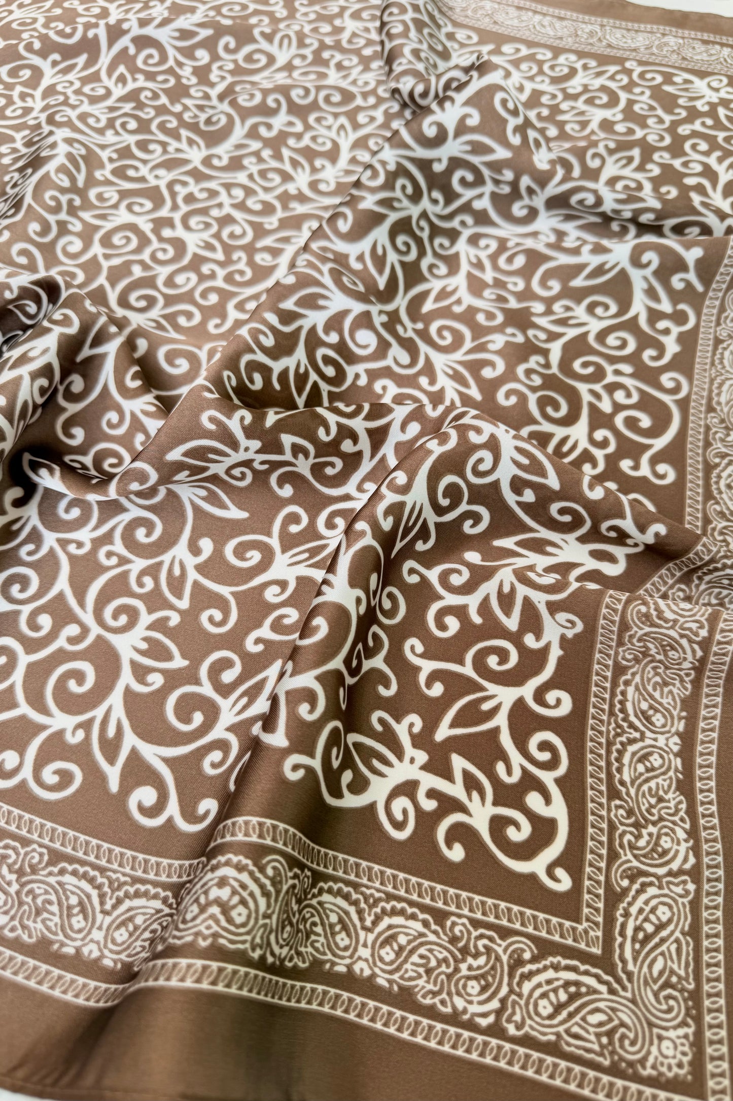 Vilja Scarf -Brown - Øst London