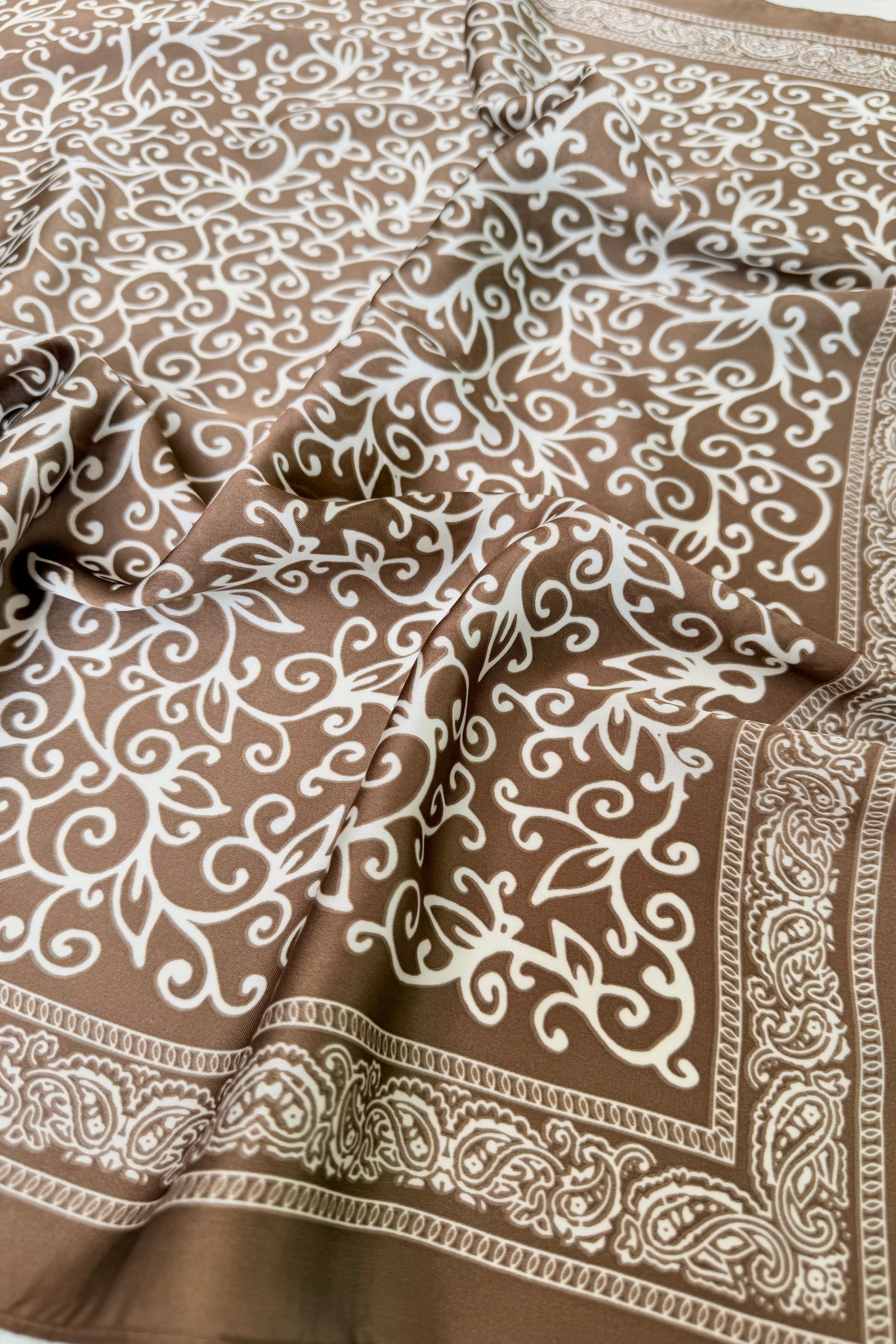 Vilja Scarf -Brown - Øst London