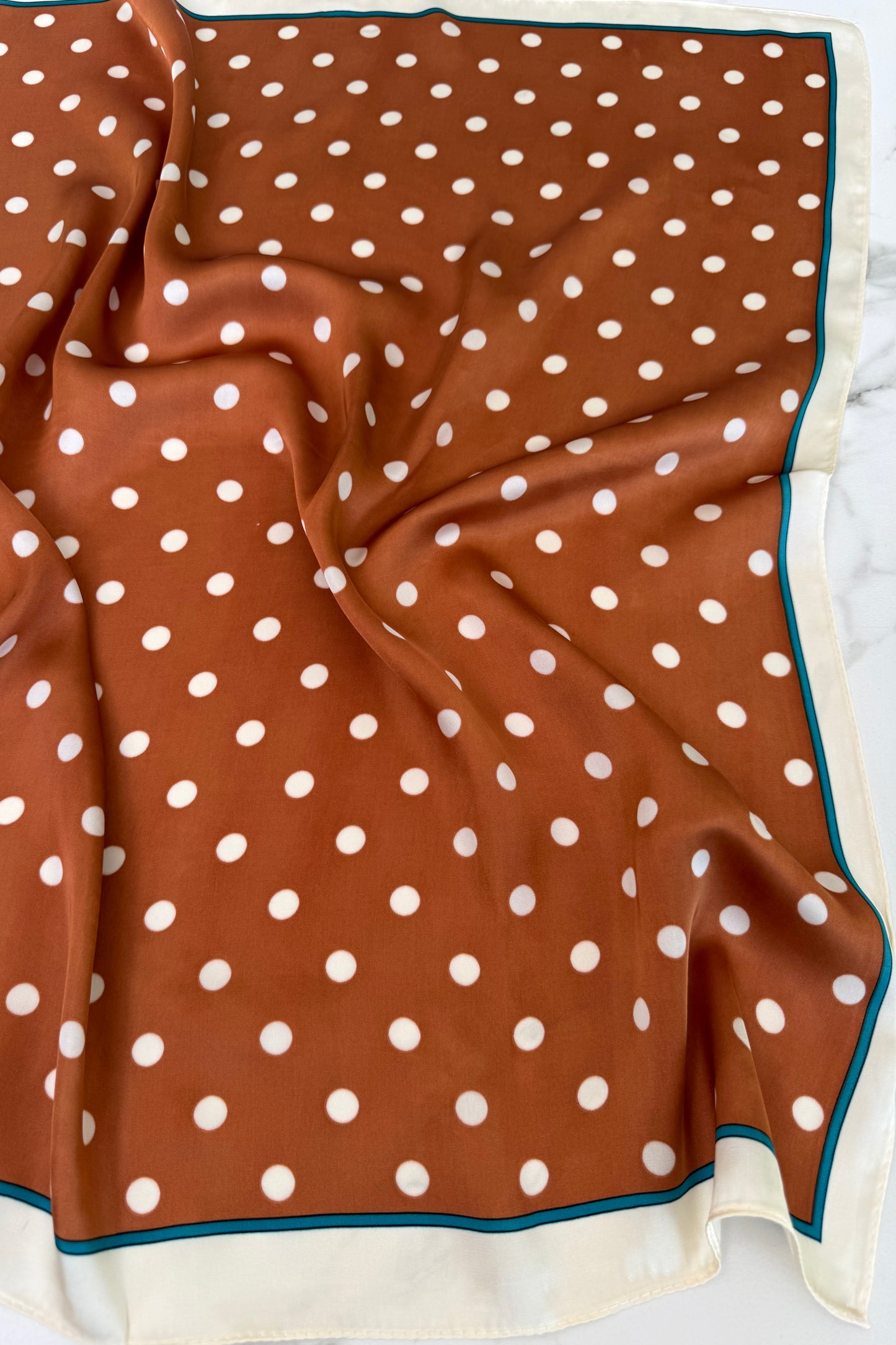 Vilja Scarf -Brown Dot - Øst London