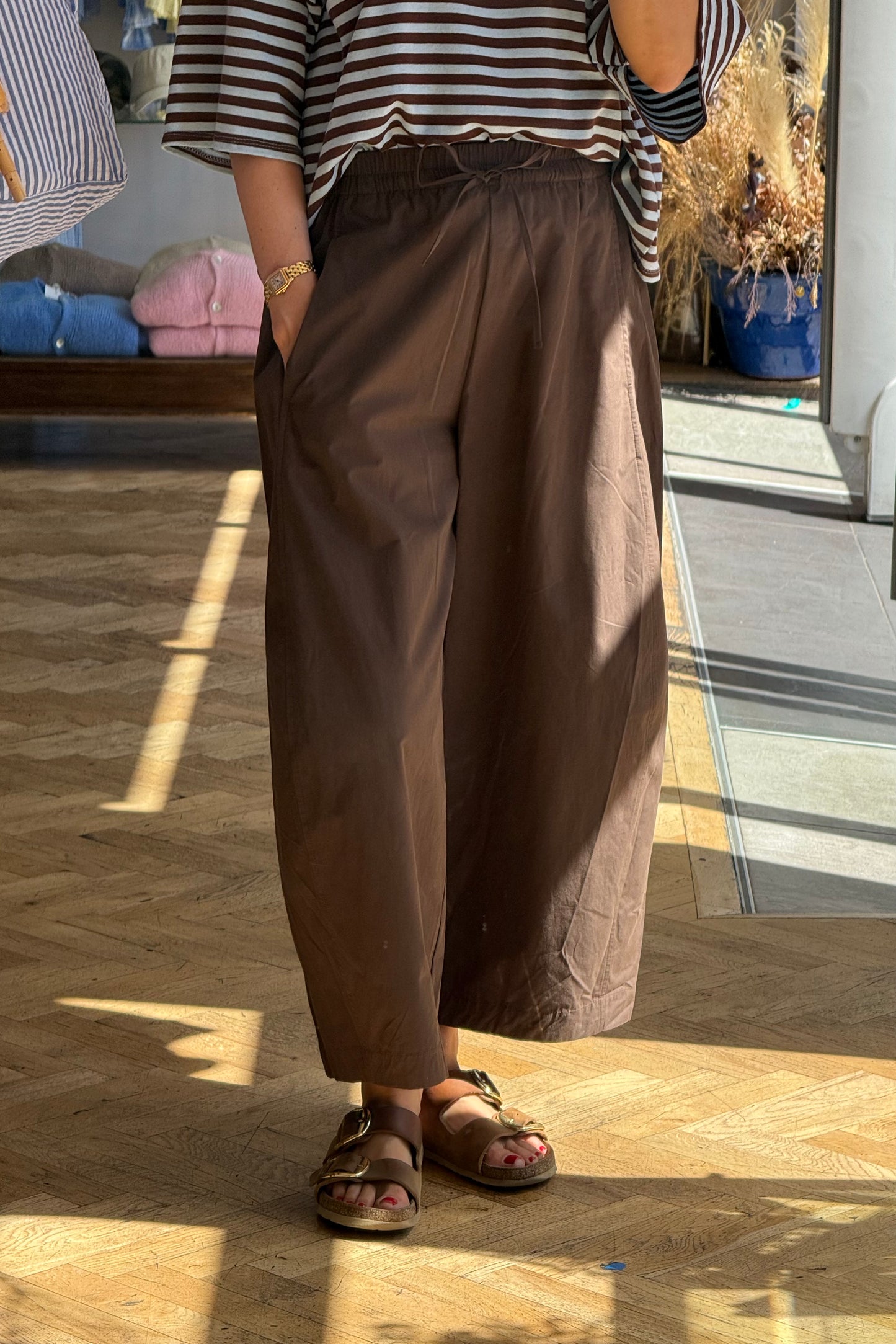 Ruth Barrel Trousers. -Brown - Øst London