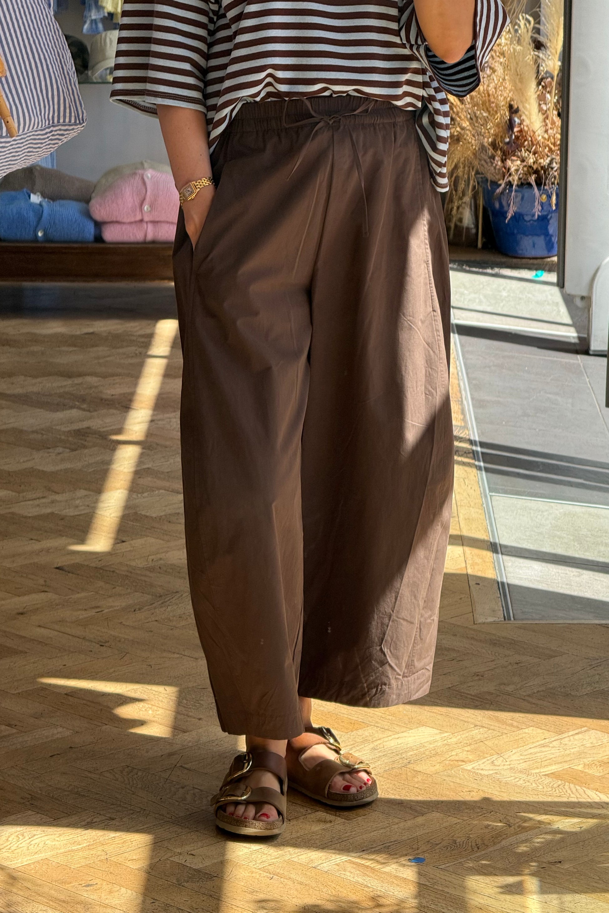Ruth Barrel Trousers. -Brown - Øst London
