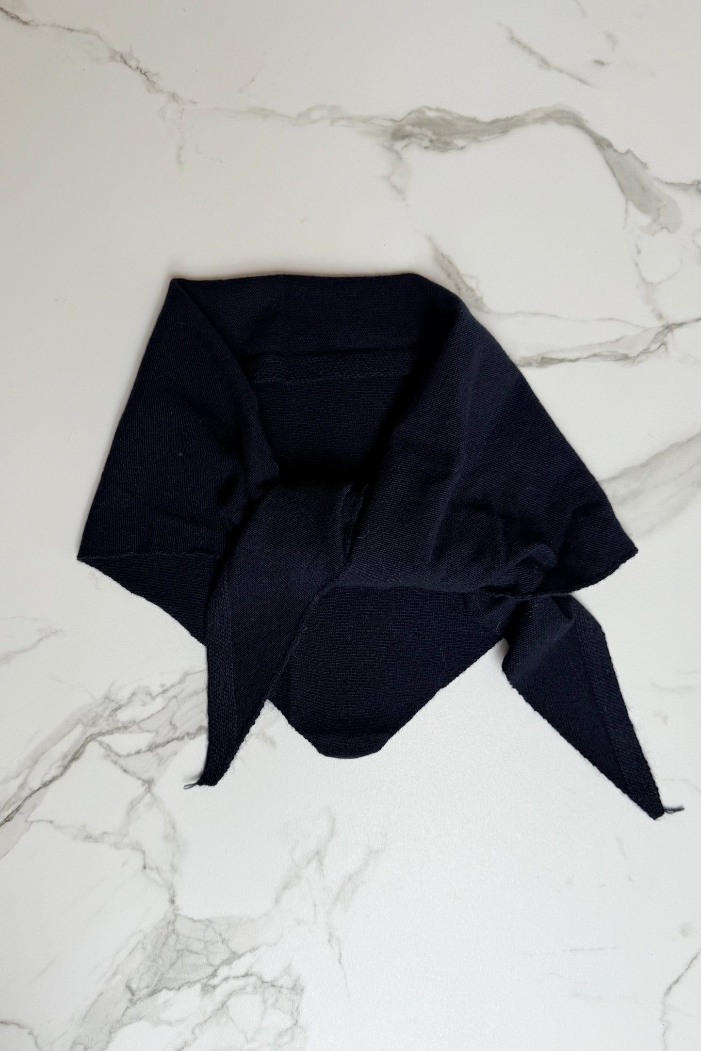 Dina Cashmere Triangle Scarf -Black