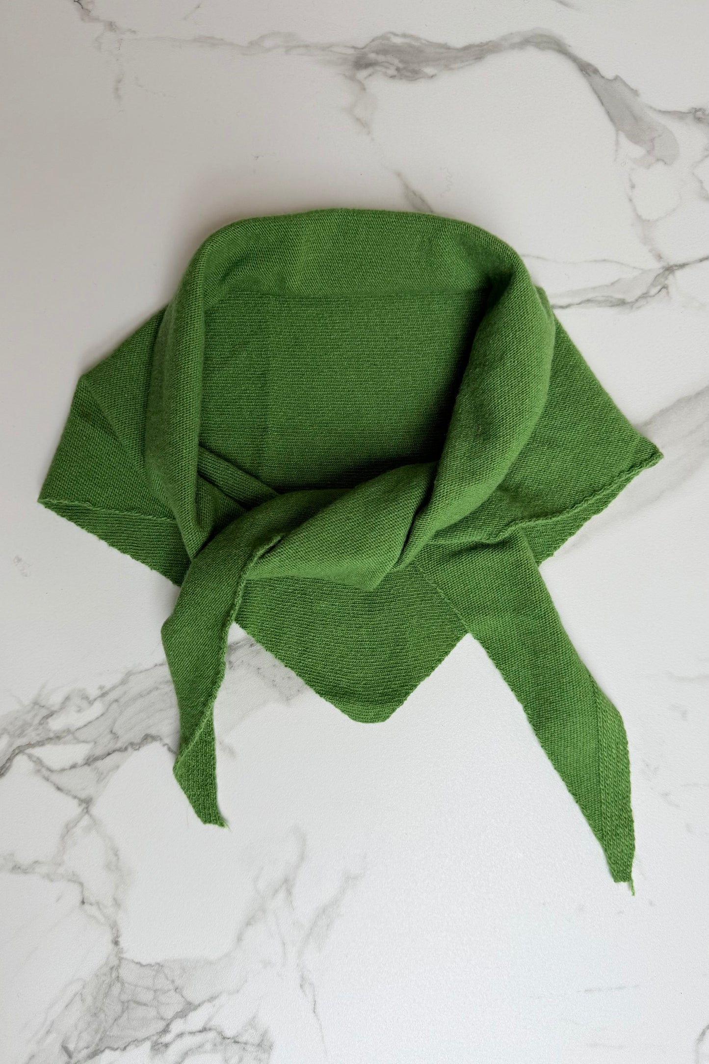 Dina Cashmere Triangle Scarf-Green - Øst London