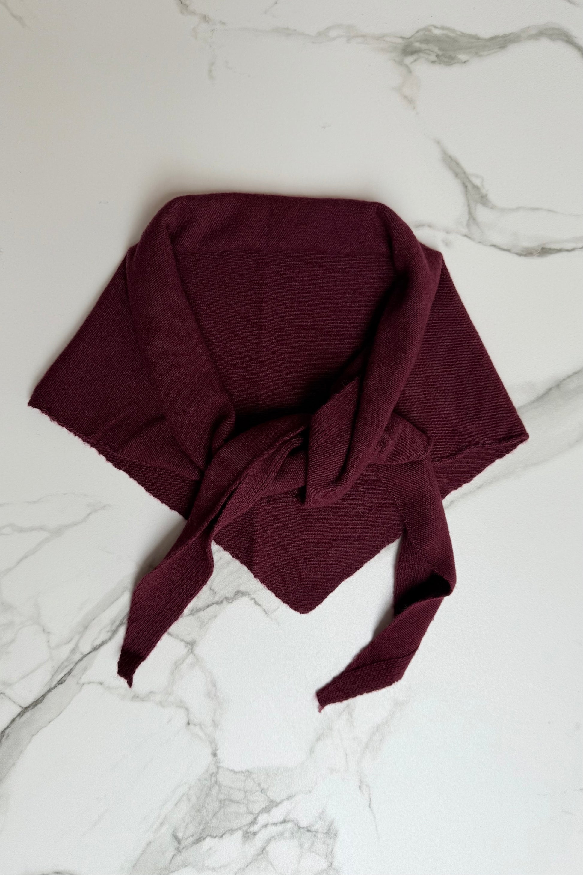 Dina Cashmere Triangle Scarf -Burgundy - Øst London