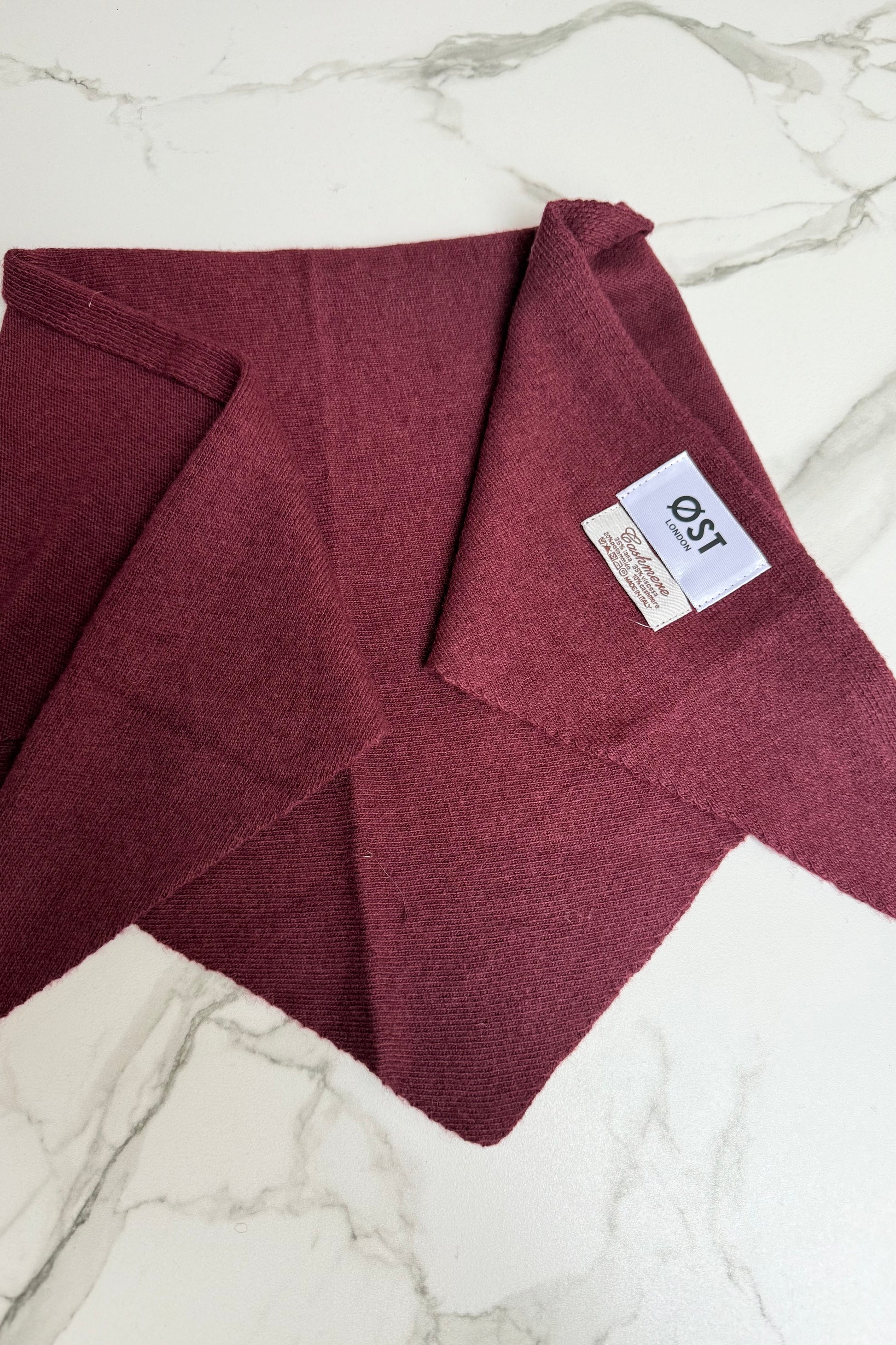 Dina Cashmere Triangle Scarf -Burgundy - Øst London