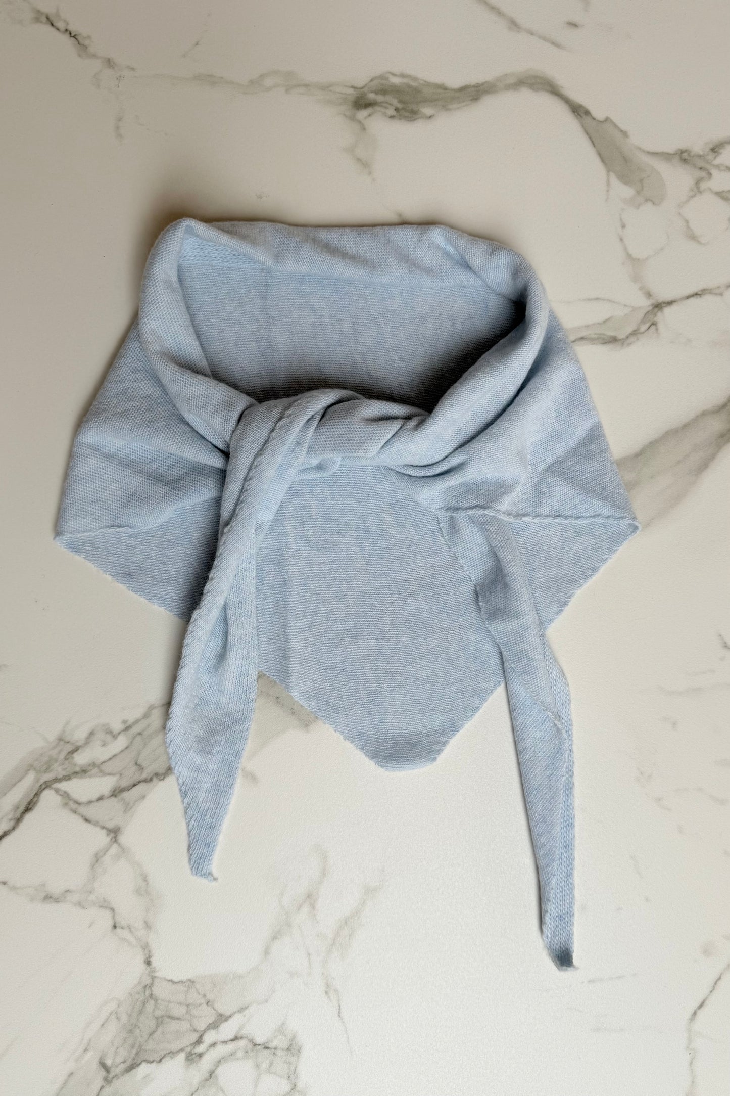 Dina Cashmere Triangle Scarf -Light Blue - Øst London