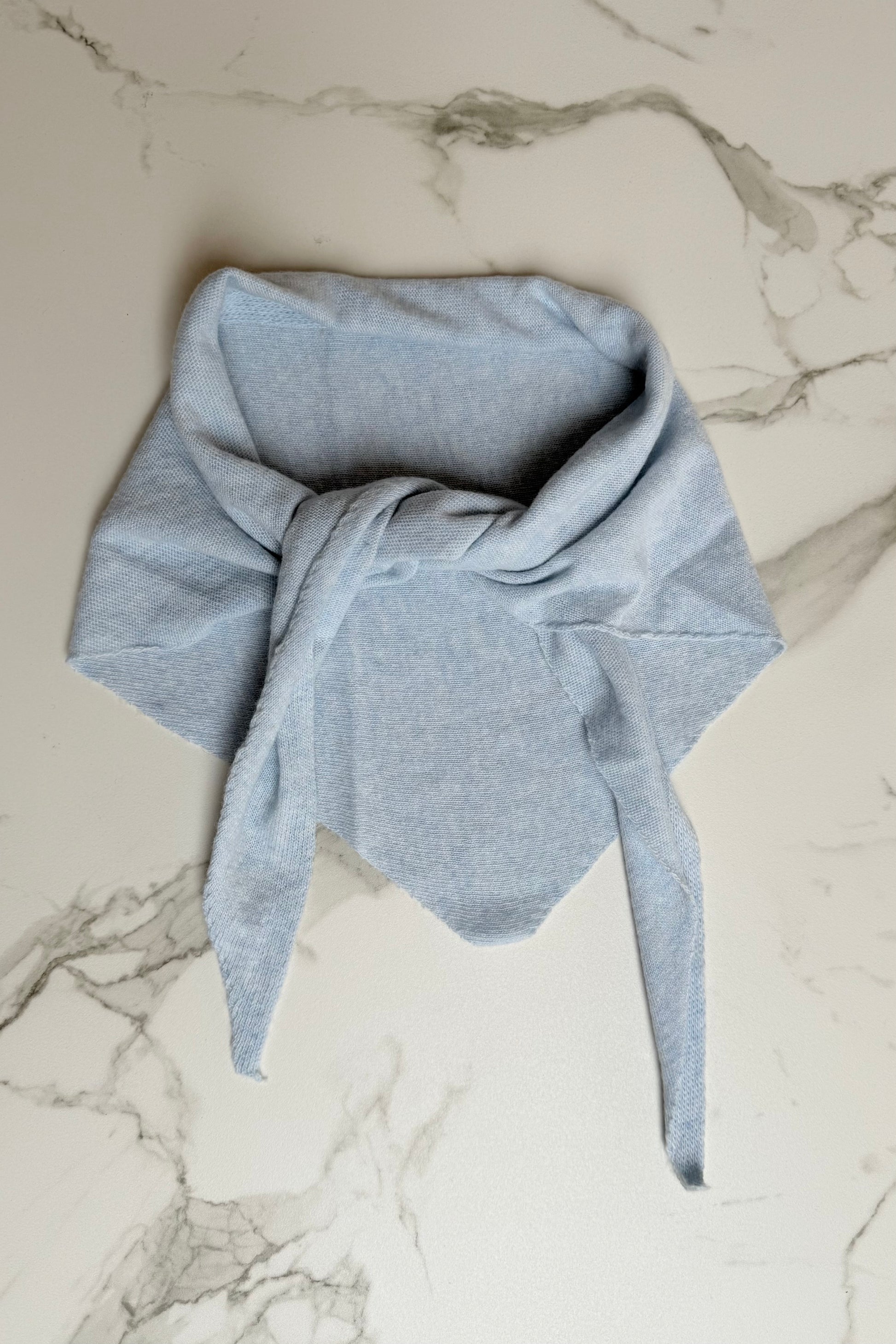 Dina Cashmere Triangle Scarf -Light Blue - Øst London