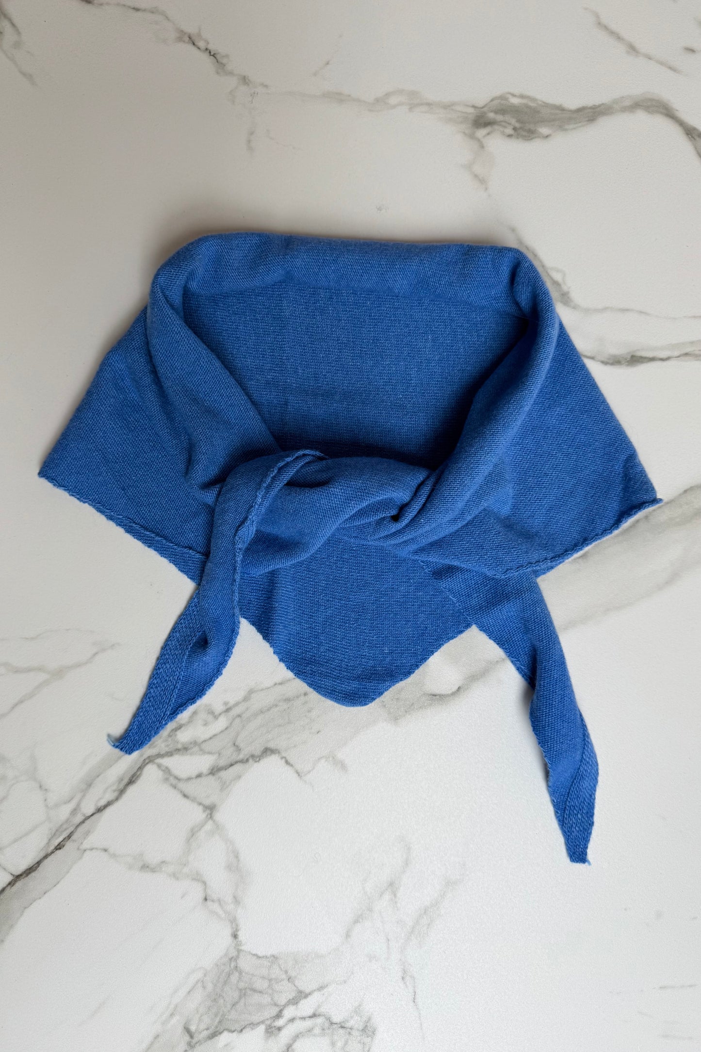 Dina Cashmere Triangle Scarf -Cornflower Blue - Øst London