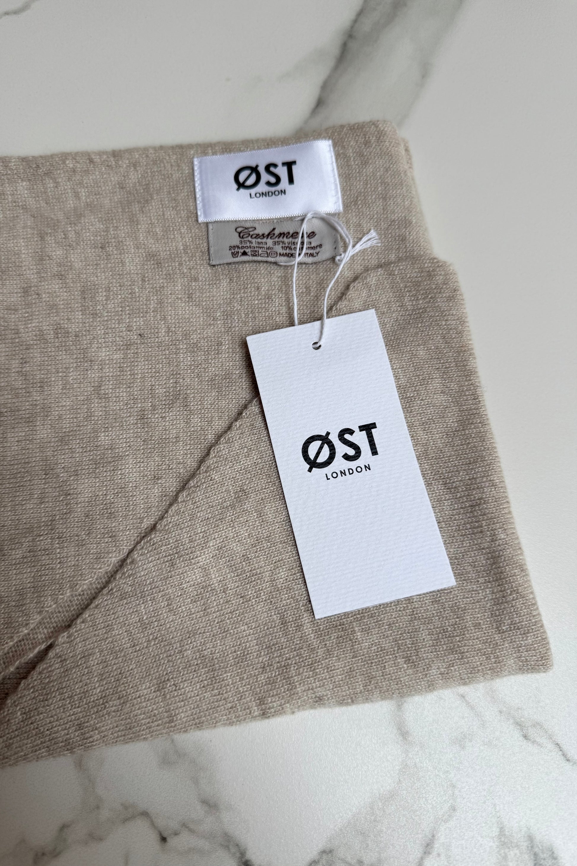 Dina Cashmere Triangle Scarf -Oat - Øst London
