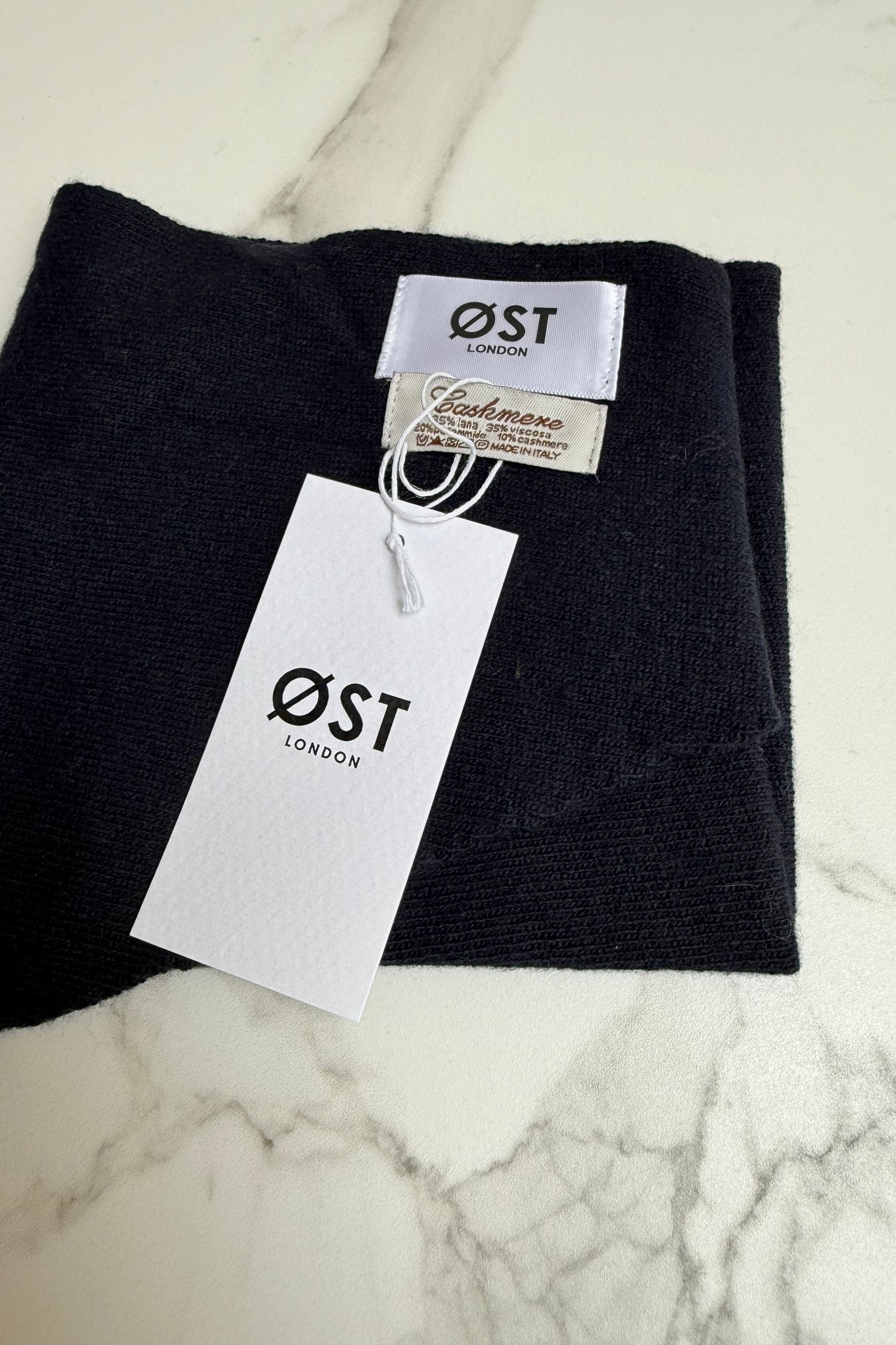 Dina Cashmere Triangle Scarf -Navy - Øst London