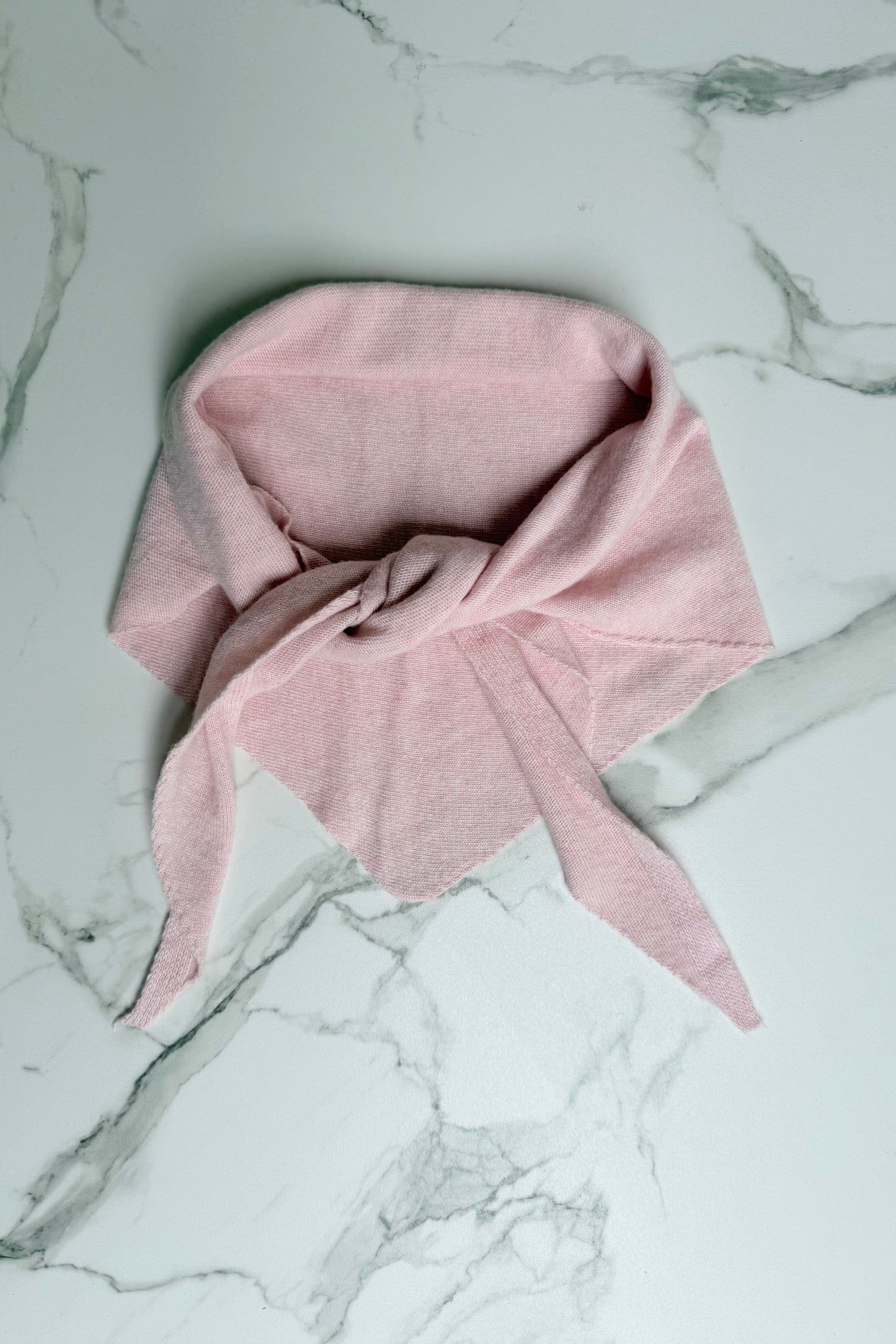 Dina Cashmere Triangle Scarf -Soft Pink - Øst London