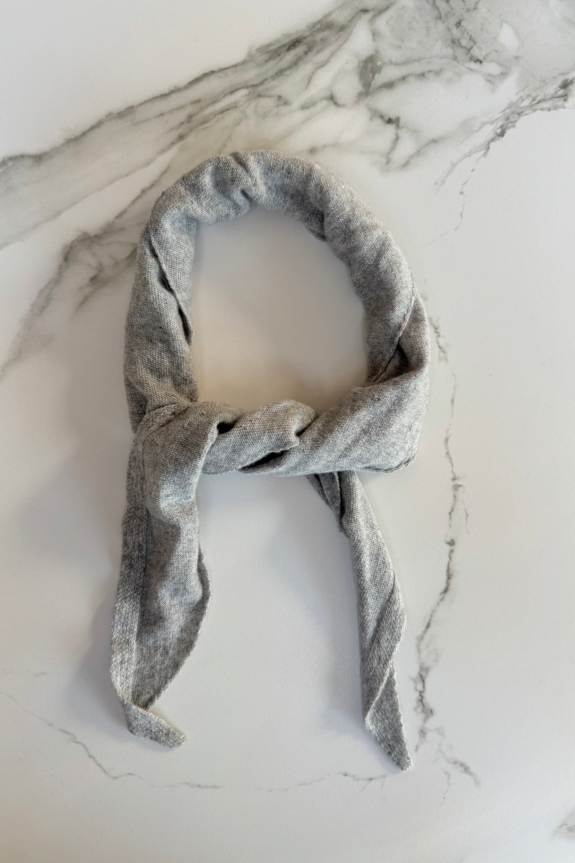 Dina Cashmere Triangle Scaf -Grey - Øst London