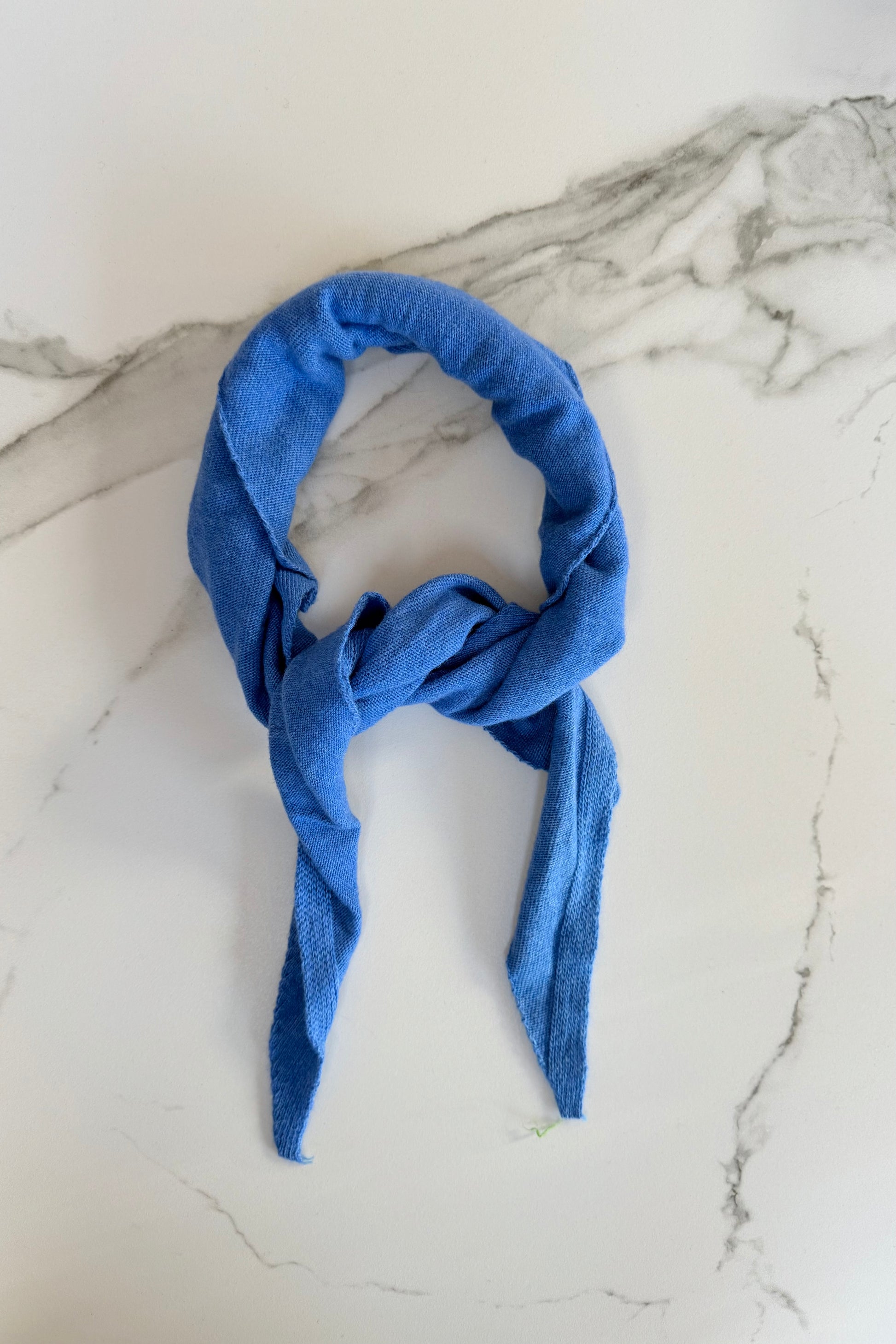 Dina Cashmere Triangle Scarf -Cornflower Blue - Øst London