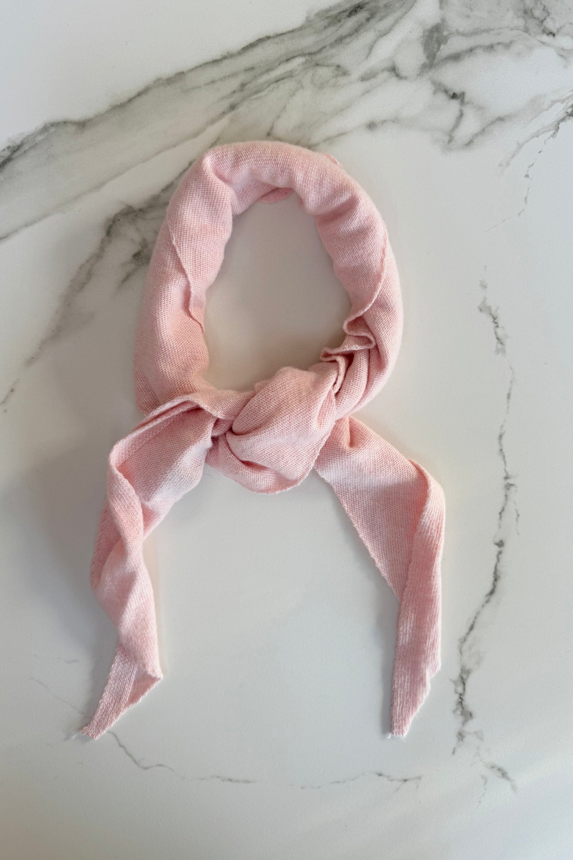 Dina Cashmere Triangle Scarf -Soft Pink - Øst London