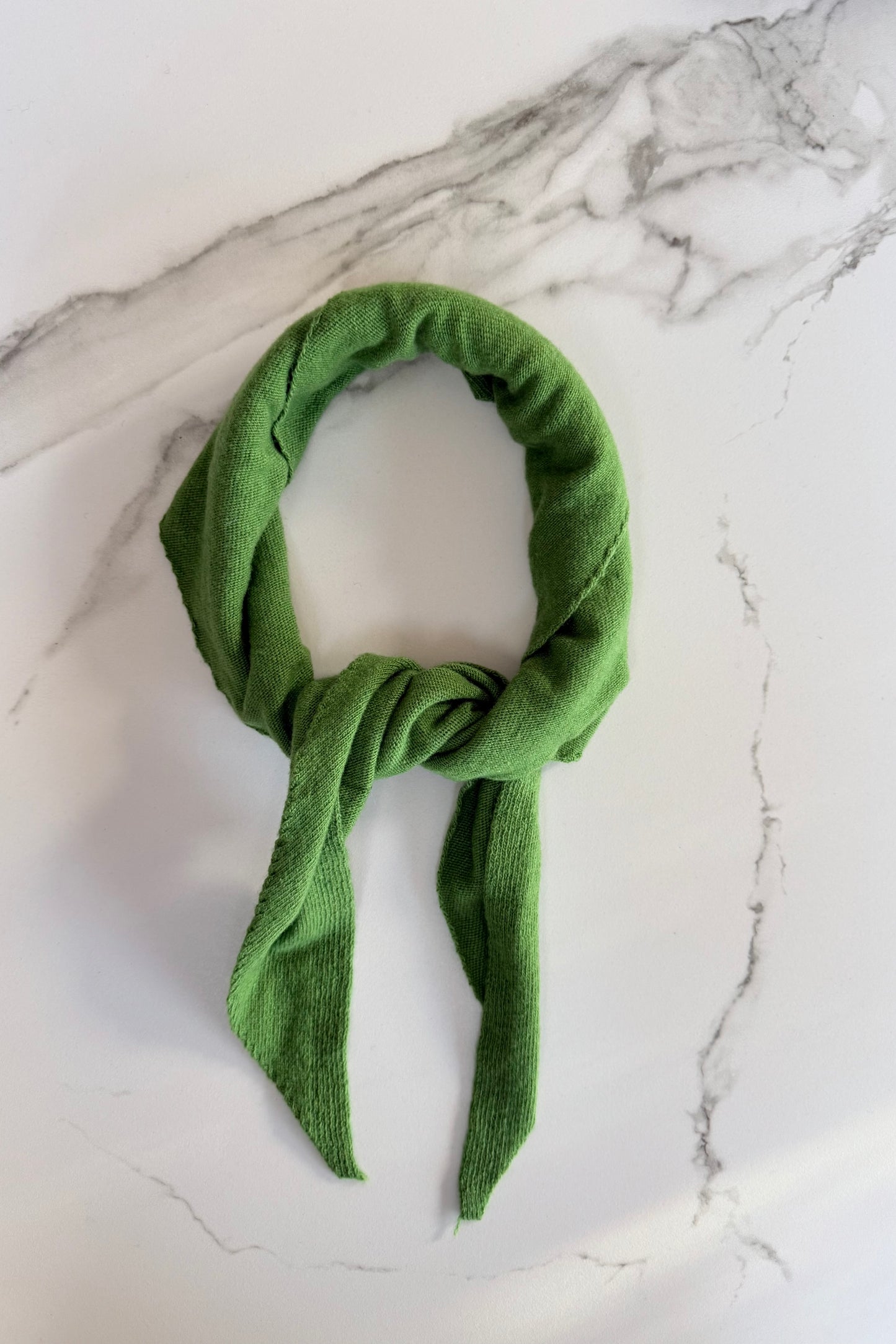 Dina Cashmere Triangle Scarf-Green - Øst London