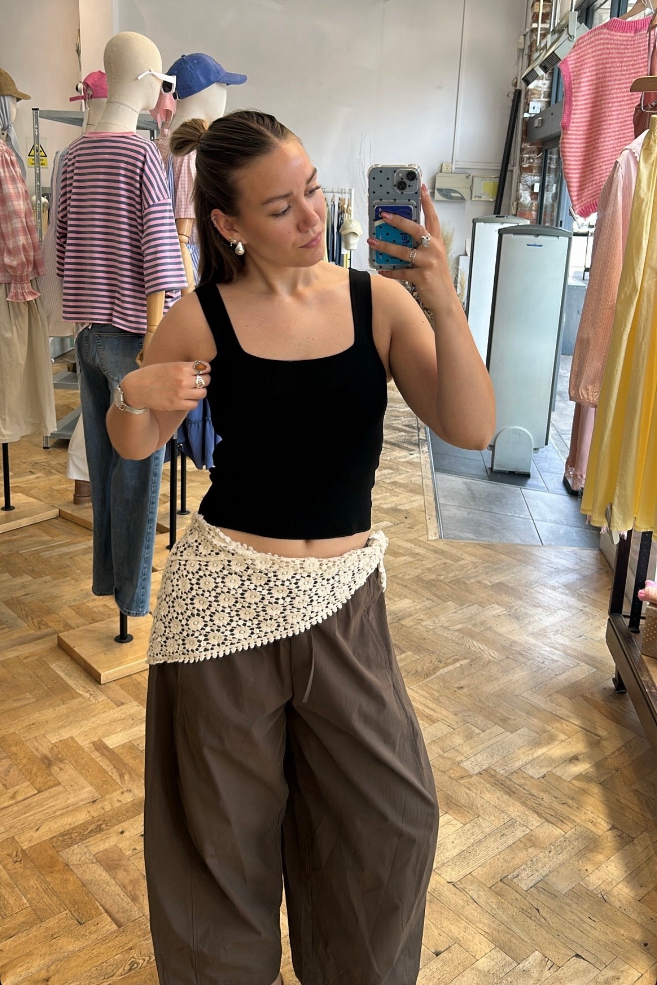 Ruth Barrel Trousers. -Brown - Øst London