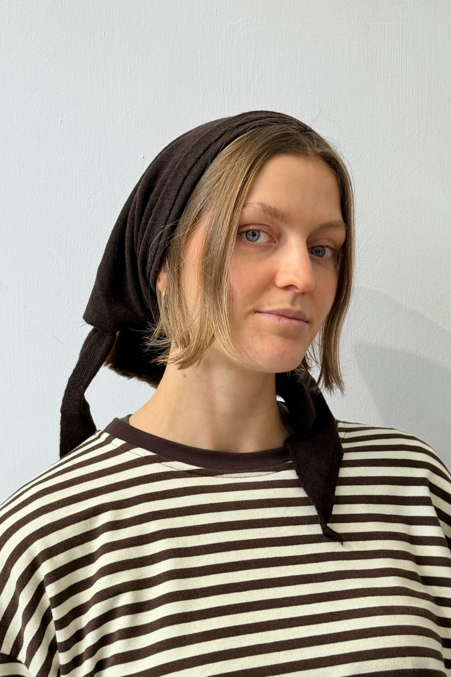 Dina Cashmere Triangle Scarf -Brown