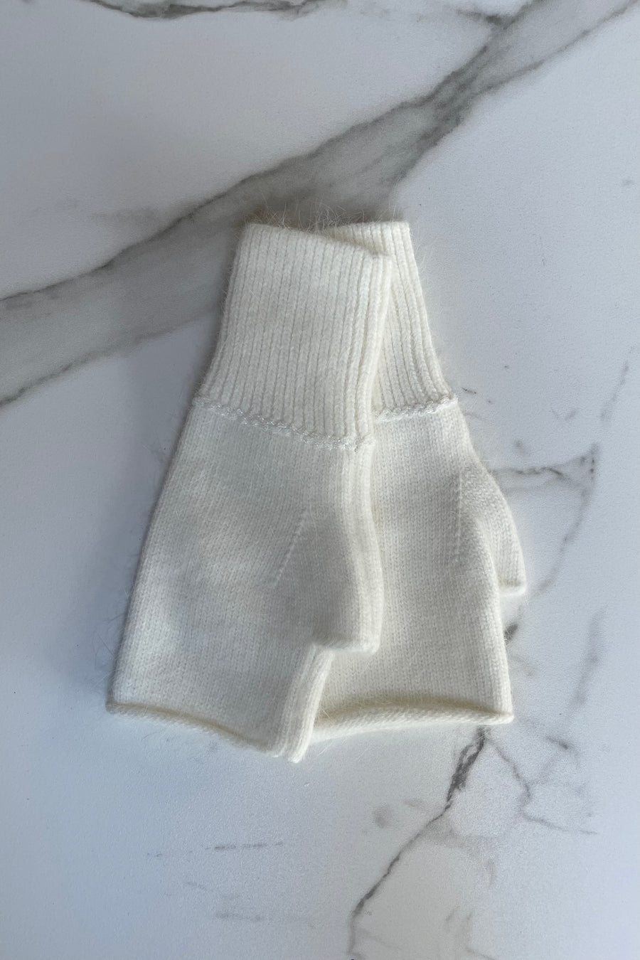 White mittens, fingerless gloves 