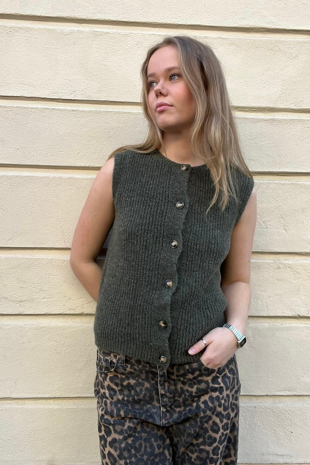 Wool waistcoat buttons round neck Khaki