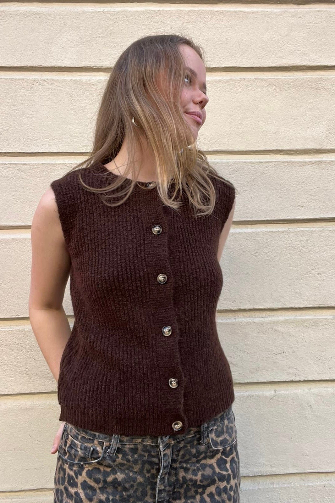 Wool waistcoat buttons round neck Brown